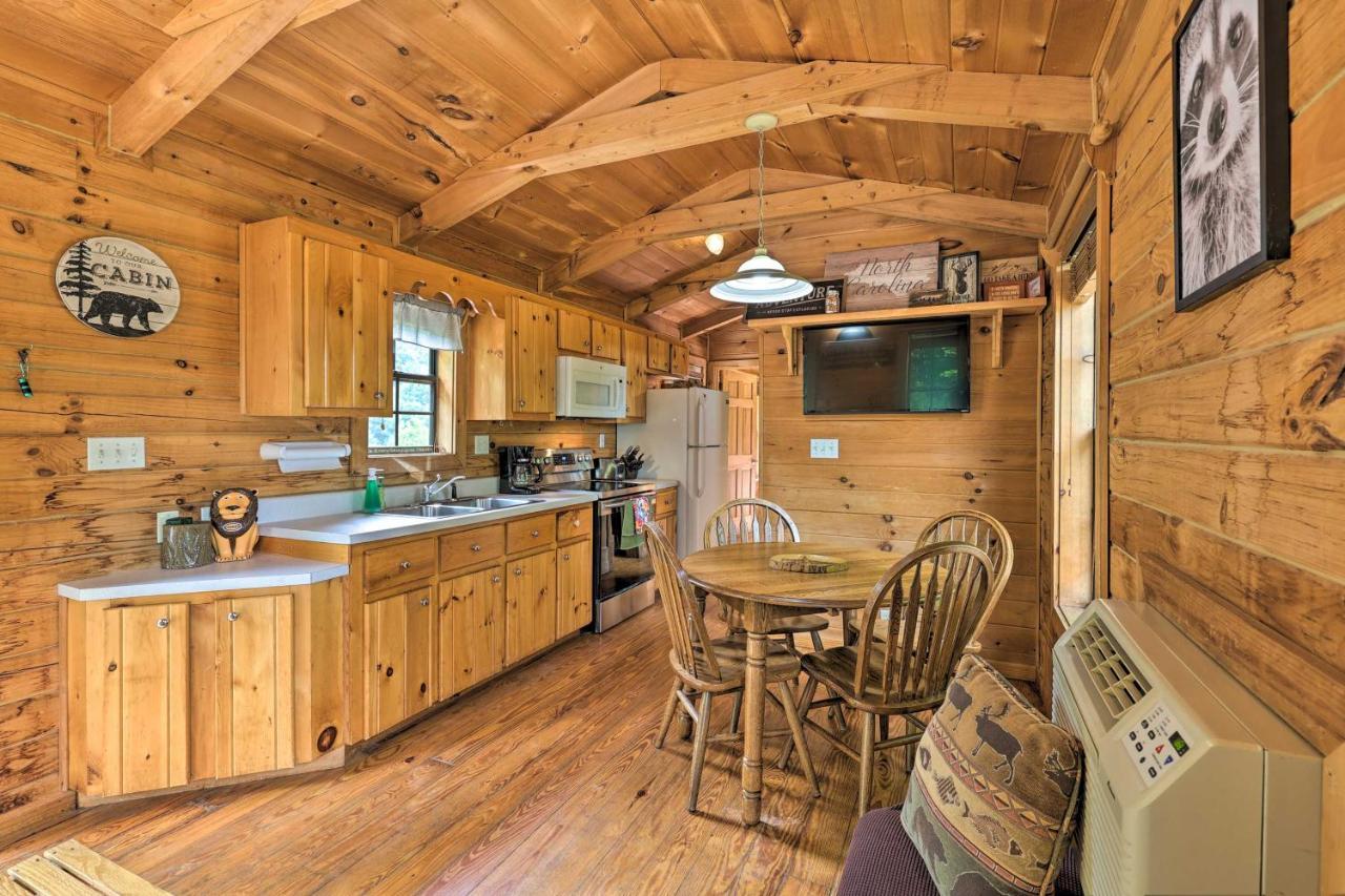 Quaint Log Cabin With Views Near West Jefferson Warrensville Ngoại thất bức ảnh