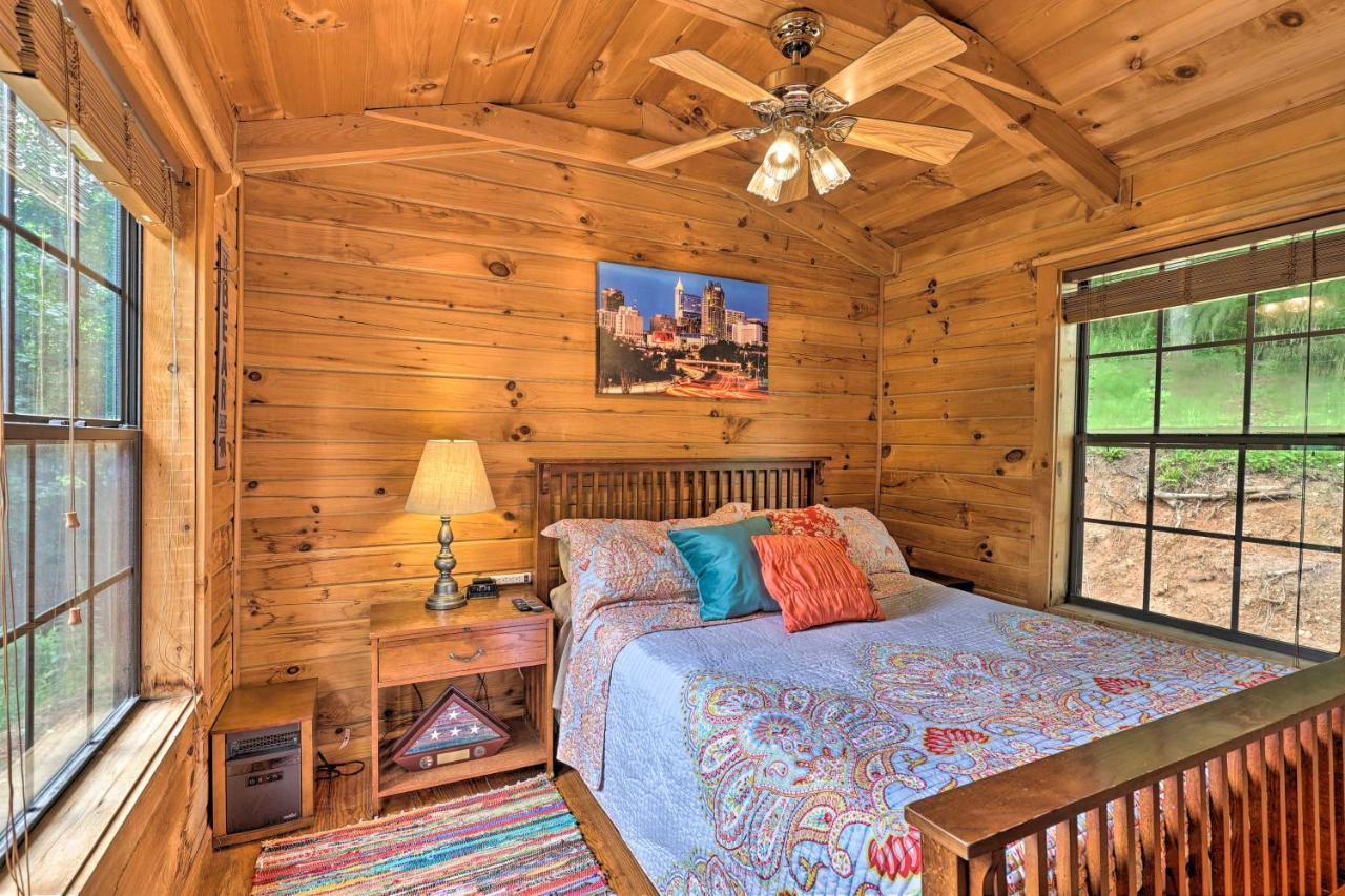 Quaint Log Cabin With Views Near West Jefferson Warrensville Ngoại thất bức ảnh
